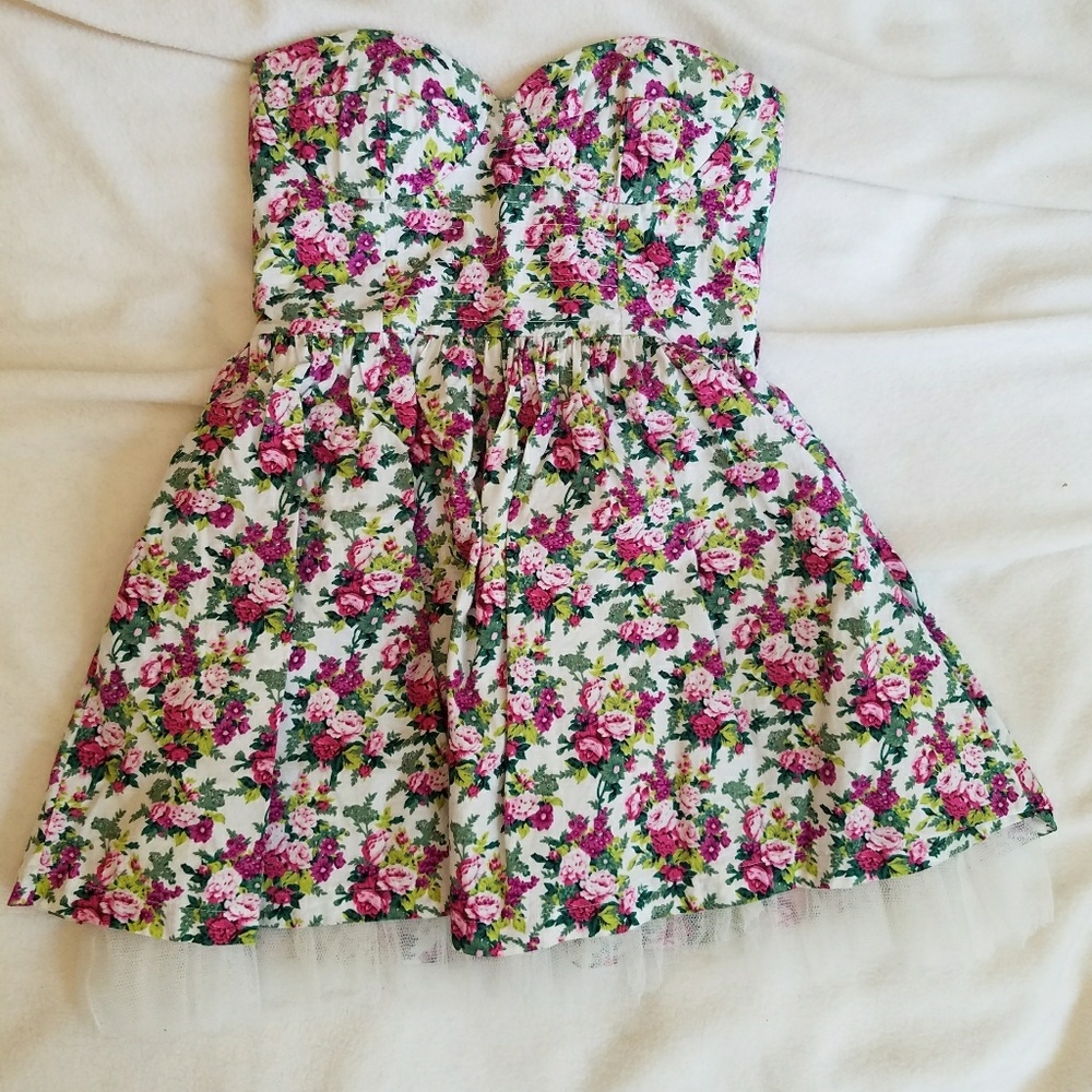 Strapless floral dress with lacey netting